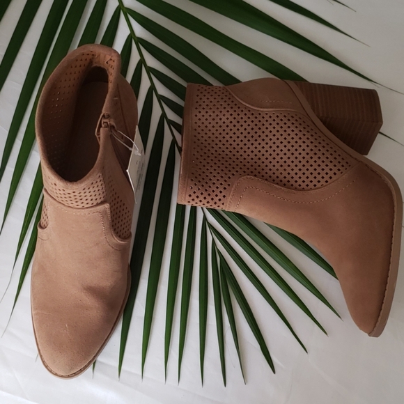 Universal Thread Shoes - Women's Microsuede Heeled Bootie
- Taupe